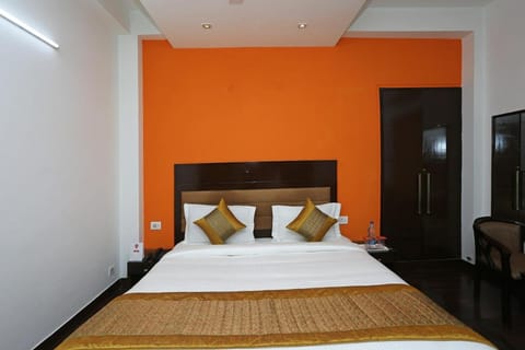 OYO Singh Suites Near Aravali Biodiversity Park Hotel in Gurugram