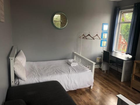 Oaklands (Self Check-in) Vacation rental in Wolverhampton