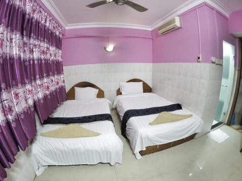 Capitol 3 guest house Vacation rental in Phnom Penh Province