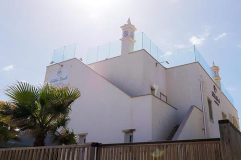 Golden Beach Guest House & Rooftop Bar Vacation rental in Faro