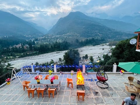 Holywood Classic-River view Resort Hotel in Manali