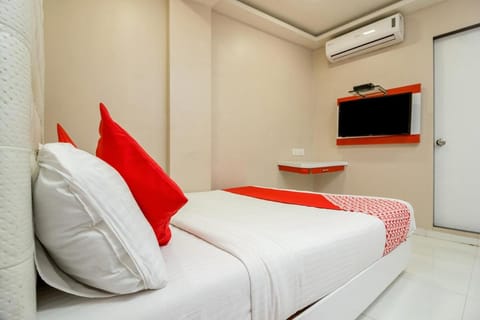 OYO Hotel Blue Sea Near Chhatrapati Shivaji International Airport Hotel in Mumbai