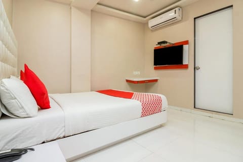 OYO Hotel Blue Sea Near Chhatrapati Shivaji International Airport Hotel in Mumbai