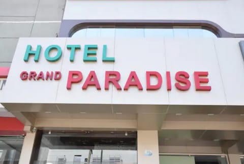 Hotel Grand Paradise Hotel in Vadodara