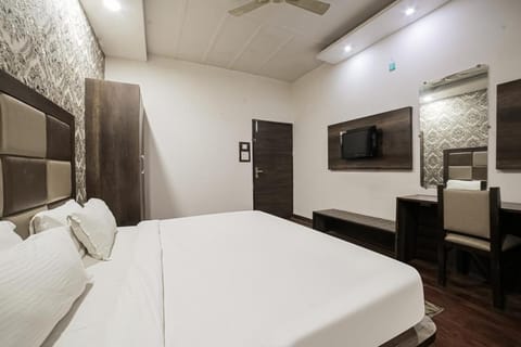 OYO Townhouse 561 Hotel Hollywood Heights Vacation rental in Punjab