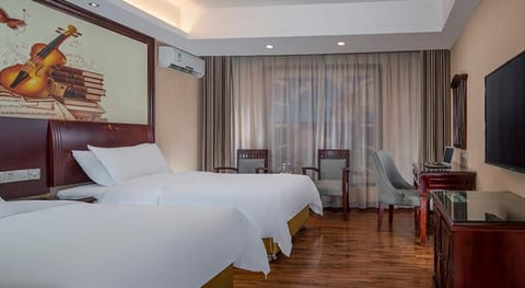 Vienna Hotel Shenzhen International Exhibition Center Shajing Metro Station Vacation rental in Shenzhen