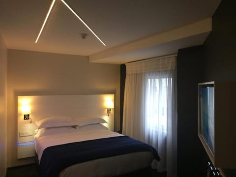 Signature Lux Hotel By ONOMO, Sandton Hotel in Sandton