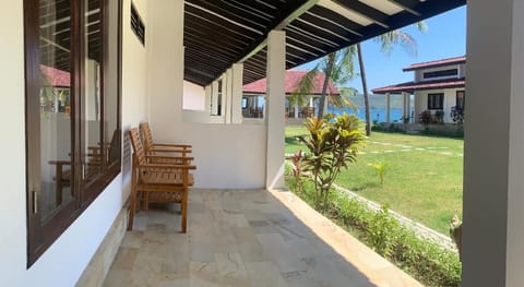 Balong Balong Surf Bungalows Vacation rental in Sekongkang