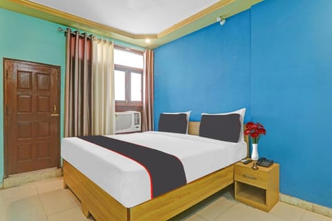 Collection O Premier Near Hazratganj Vacation rental in Lucknow