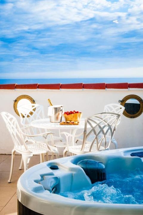 Grand Hotel Des Sablettes Plage, Curio Collection By Hilton Vacation rental in La Seyne-sur-Mer