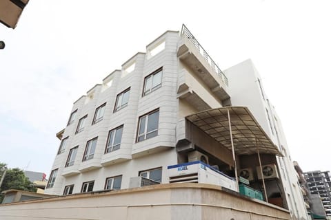 Capital O Hotel Q-cent Near Leisure Valley Park Vacation rental in Gurugram