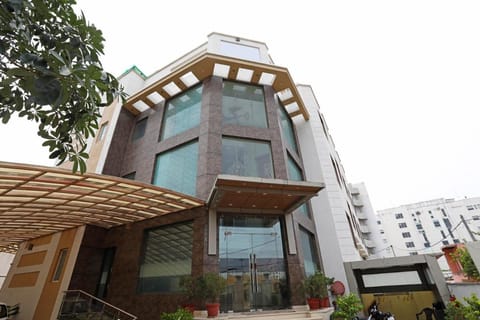 Capital O Hotel Q-cent Near Leisure Valley Park Vacation rental in Gurugram