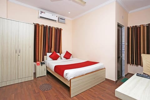 Super OYO Flagship Lazystays Hotel in Bhubaneswar