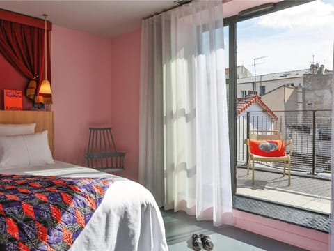 MOB HOTEL Paris Les Puces Vacation rental in Saint-Denis, France