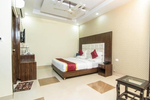 Hotel SS Grand Hotel in Lucknow