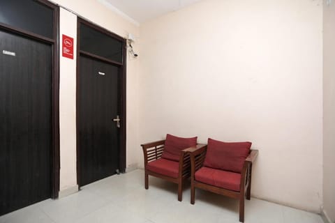 OYO 9073 RN 32 Hotel in Noida