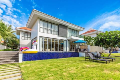 Ocean Retreats Villas Vacation rental in Hoa Hai