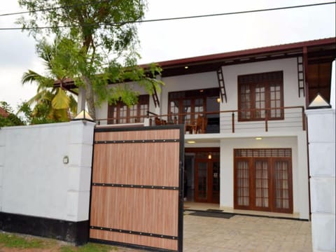 Hasara Villa one Vacation rental in Dehiwala-Mount Lavinia