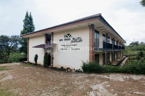 Villa Green Valley Puncak RedPartner Vacation rental in Cisarua