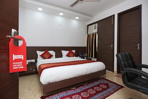 OYO Hotel Green Residency Near Appu Ghar Hotel in Gurugram