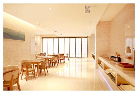 JI Hotel Deqing Yuying Workshop                                                             Vacation rental in Hangzhou