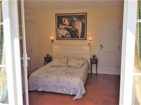 B&B with charm, quiet, kitchen, sw pool. Vacation rental in Grasse