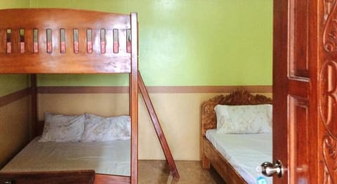 RedDoorz Hostel @ Baguio Tourist Cabin Vacation rental in Baguio