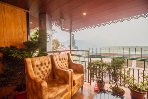 Hotel HIMALAYAN RETREAT Vacation rental in Darjeeling