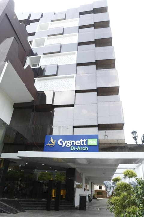 Cygnett Park Di-Arch Hotel in Lucknow