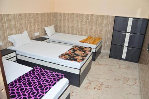 Goroomgo Dev Guest House Howrah, Kolkata Vacation rental in Kolkata