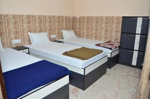 Goroomgo Dev Guest House Howrah, Kolkata Vacation rental in Kolkata