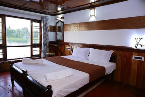 Coco Floatel Hotel in Alappuzha