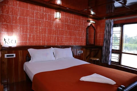 Coco Floatel Hotel in Alappuzha