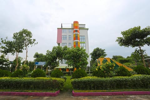 Super OYO Collection O Amantran Resort Hotel in West Bengal