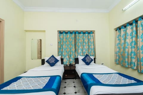 OYO Green Leaf Hospitality Near City Centre Salt Lake Hotel in Kolkata