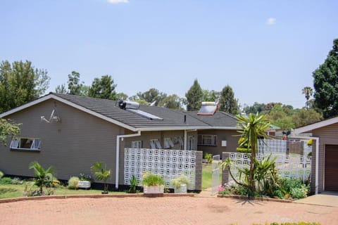 Las Palmas Guest House Bed and Breakfast in Harare