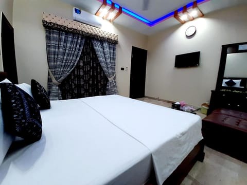 Gulshan Inn Family Hotal Near Millennium Mall Vacation rental in Karachi