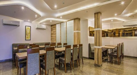 Super OYO Capital O Pratibha Grand Vacation rental in Vijayawada