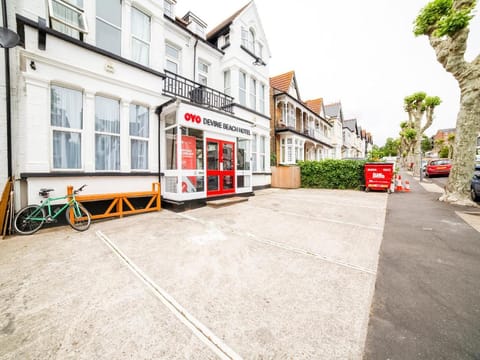 OYO Devine Beach Hotel, Westcliff Southend-On-Sea Vacation rental in Southend-on-Sea