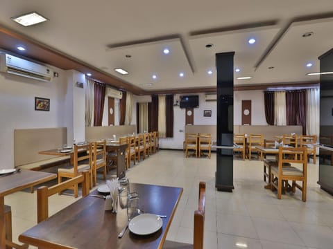 OYO Hotel Vrundavan Residency Vacation rental in Vadodara