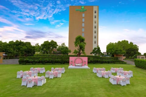 Lemon Tree Hotel, Sector 68, Sohna Road, Gurugram Vacation rental in Gurugram