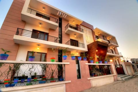 Atithi Suites - An AHG Hotel Vacation rental in Noida