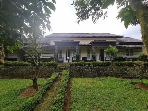 Villa Puncak 6 kamar tidur - Pondok Yedidah  Villa in Cisarua