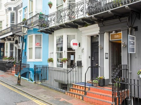 OYO Fab Guest House Hotel in Brighton