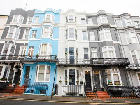 OYO Fab Guest House Hotel in Brighton