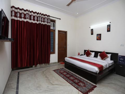 OYO Flagship 14625 Baani Abode Hotel in Noida
