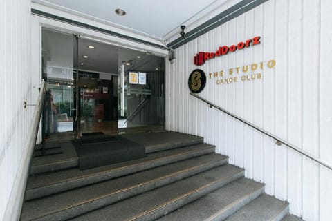 RedDoorz Premium near Greenbelt Makati - Vaccinated Staff Hôtel in Pasay