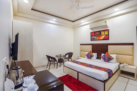 FabHotel Apple Pie Vacation rental in Noida