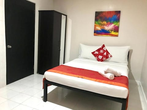 HalfWay House Hostel Mactan Cebu Airport Vacation rental in Lapu-Lapu City