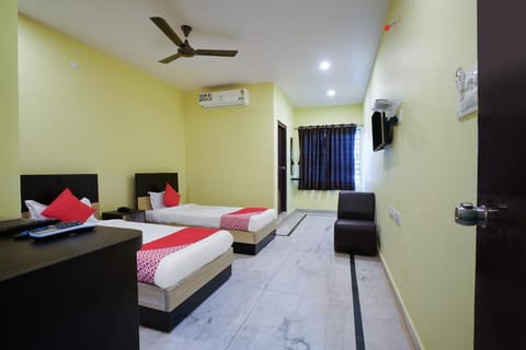 OYO Anuguna Tulasi Grand Near Nexus Hyderabad Hotel in Hyderabad